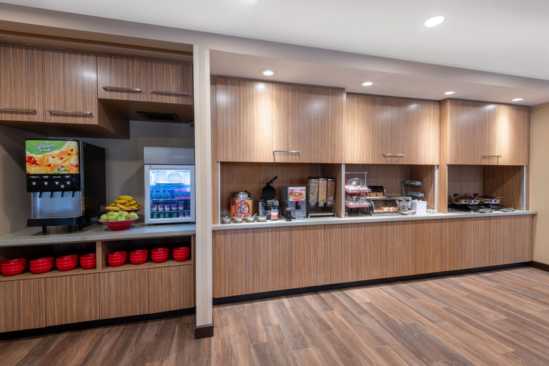 Food & Drinks 4, TownePlace Suites by Marriott Indianapolis Airport, Indianapolis