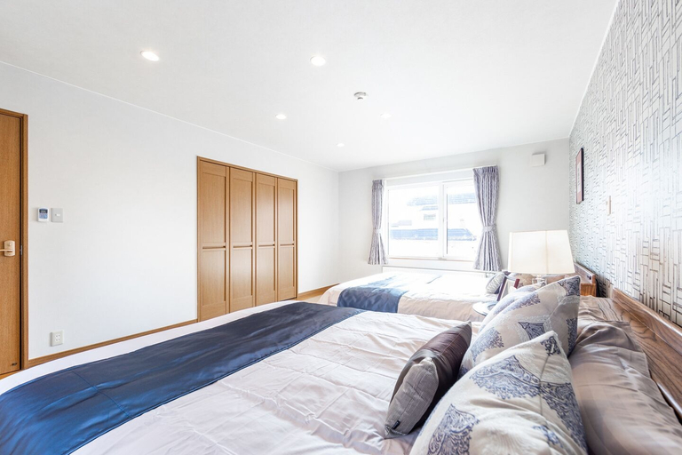 Bedroom 2, The Worldwide House, Sapporo