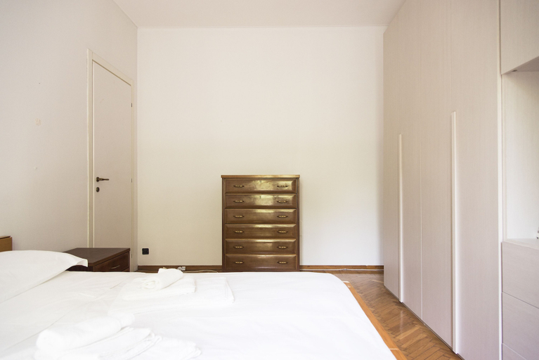 Room 3, 2 Bedrooms Flat near Bocconi, Iulm, Navigli, Milano