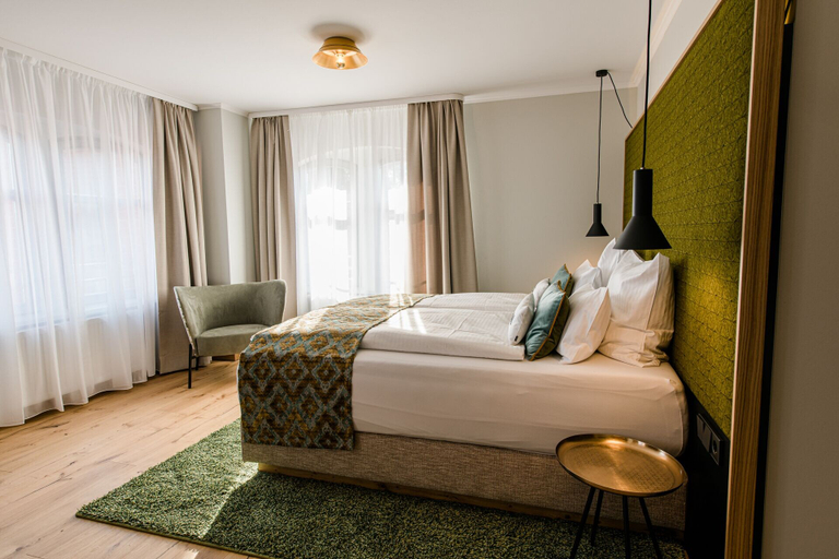 Bedroom 3, Weinhotel Freylich Zahn, Burgenlandkreis