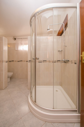 Bathroom 3, Green Hills Hotel, Nyeri Town