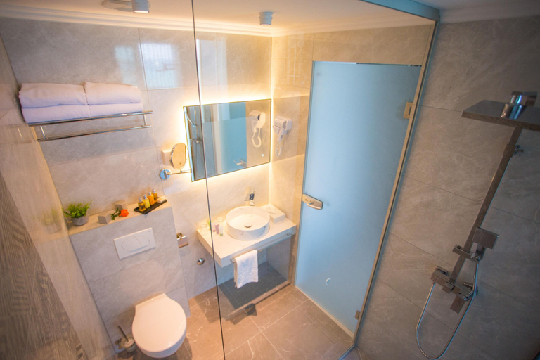 Bathroom 4, Liberty Plaza, Novalja