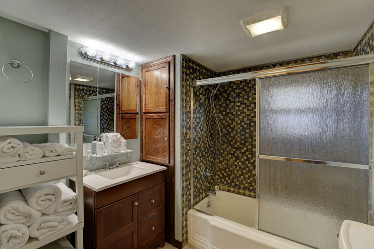 Bathroom 4, Serene Creek Side Cottage Retreat, Sheridan