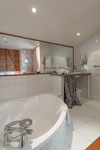 Bathroom 4, Europe Hotel Castres, Tarn