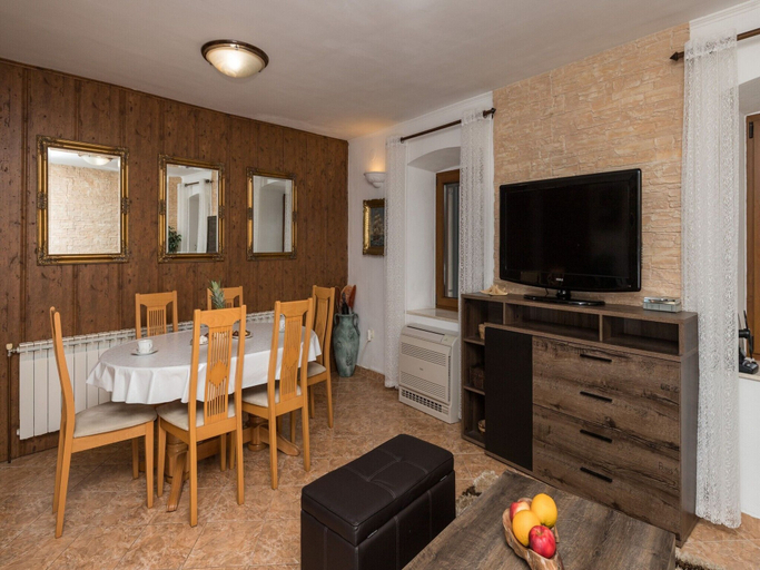 Others 5, Holiday Home By The Sea, Ston