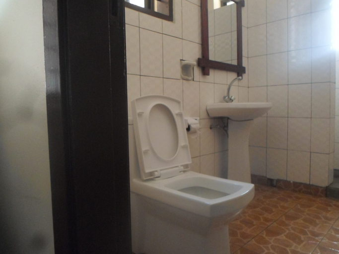 Bathroom 4, Climbers home - Hostel, Moshi Urban