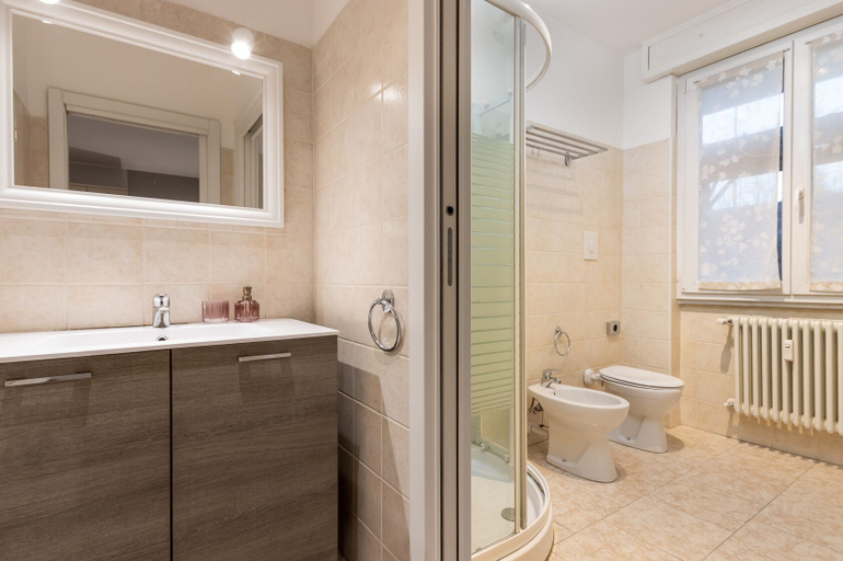 Bathroom 4, Residence Bonomelli, Bergamo