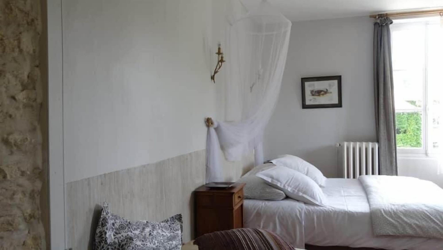 Bedroom 3, Moulin de la Papeterie Chambres d'hôtes, Deux-Sèvres