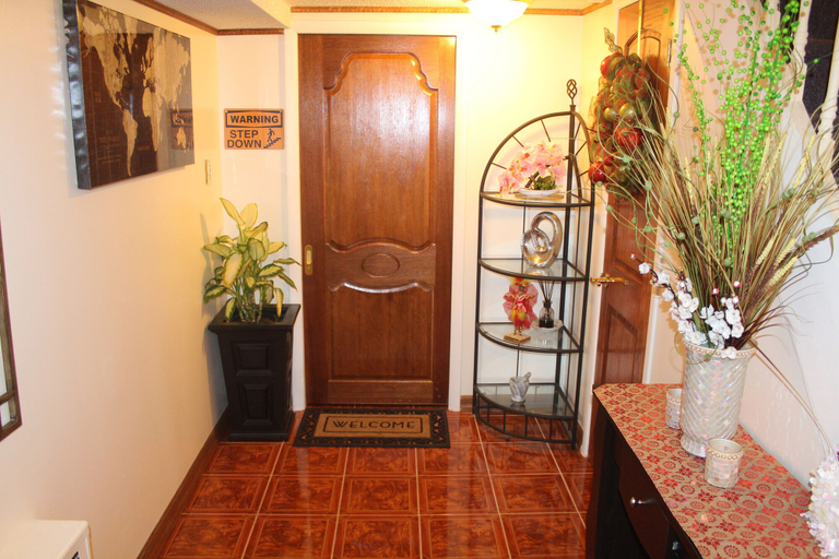 Others 5, Cozy, Classy Duplex near NYC, New York