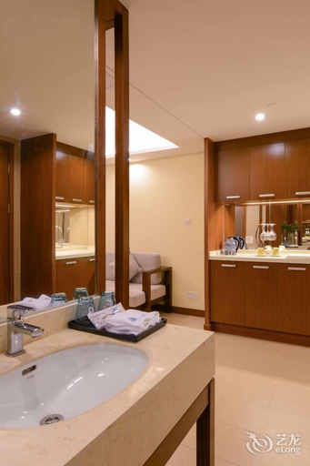 Bathroom 4, Ramada by Wyndham Huizhou Xunliao Bay, Huizhou