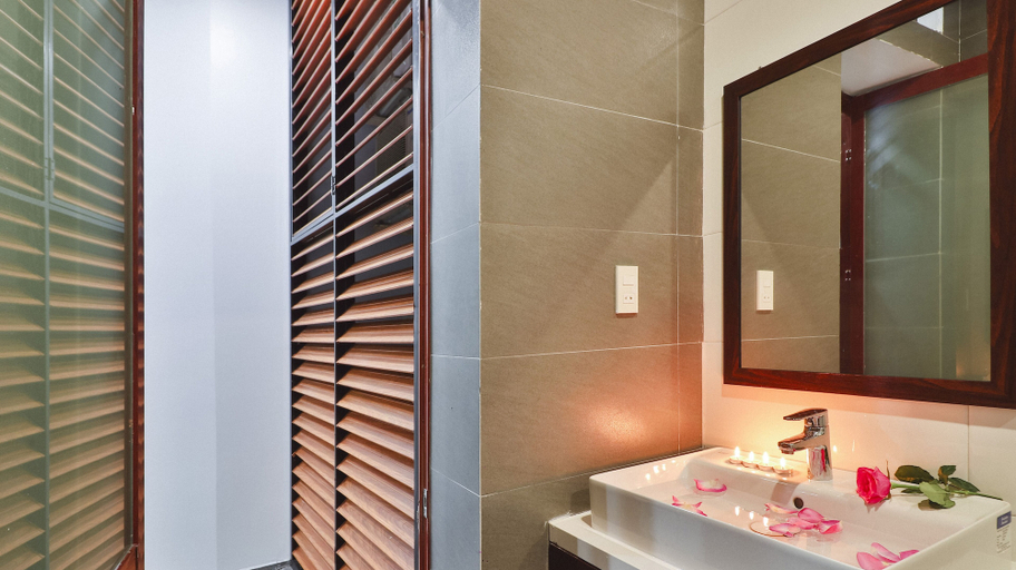 Bathroom 3, NHATUIshare Quy Nhon, Qui Nhơn