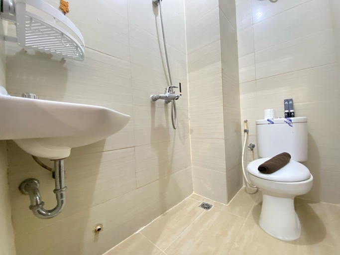 Bathroom, Cozy Living Studio At Gateway Pasteur Apartment, Bandung