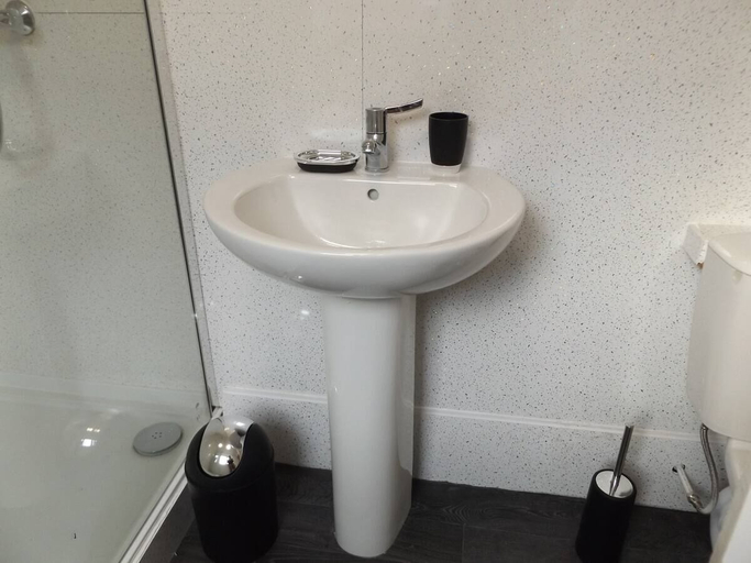 Bathroom 2, Forest Park House, Stoke-on-Trent
