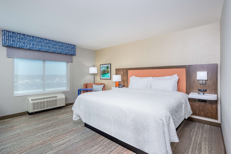 Bedroom 3, Hampton Inn by Hilton Bedford, Lawrence