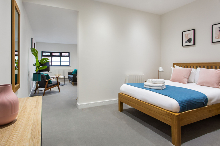 Bedroom 4, Queens Park by Viridian Apartments, London