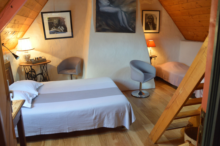 Bedroom 4, La Grange de Coatelan, Finistère