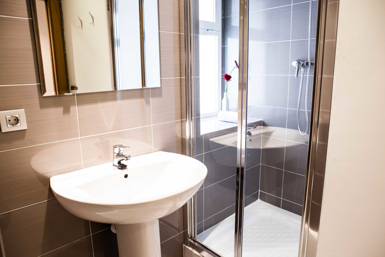 Bathroom 5, Hulot B&B Valencia, Valencia