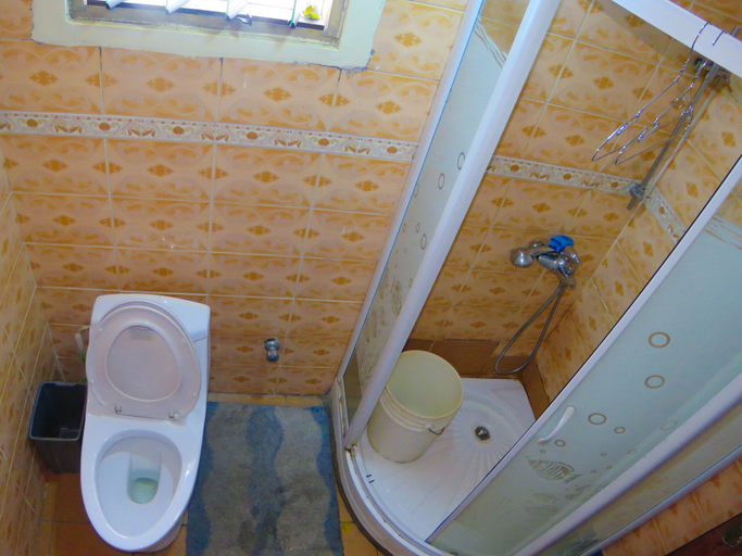 Bathroom 3, St Mary's at hills guest house, Ga West