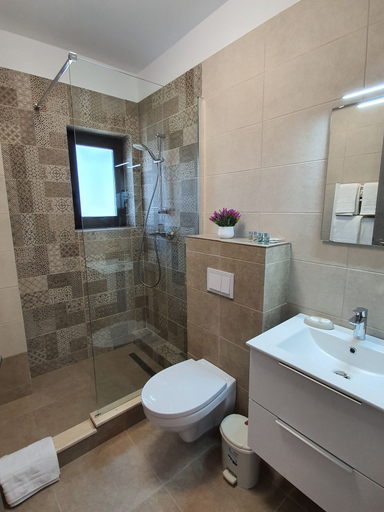 Bathroom 2, Roca del Mar, Navodari