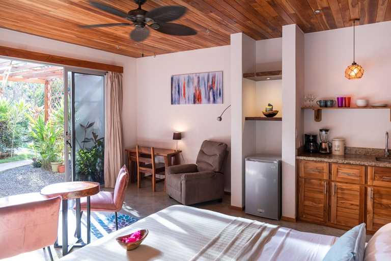 Bedroom 2, Iluminar Beachfront Suite, Nicoya
