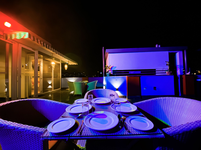 Food & Drinks 5, Sky Suites Huda City Center, Gurgaon
