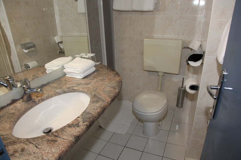 Bathroom 5, Hotel Aquapark Zusterna, Koper