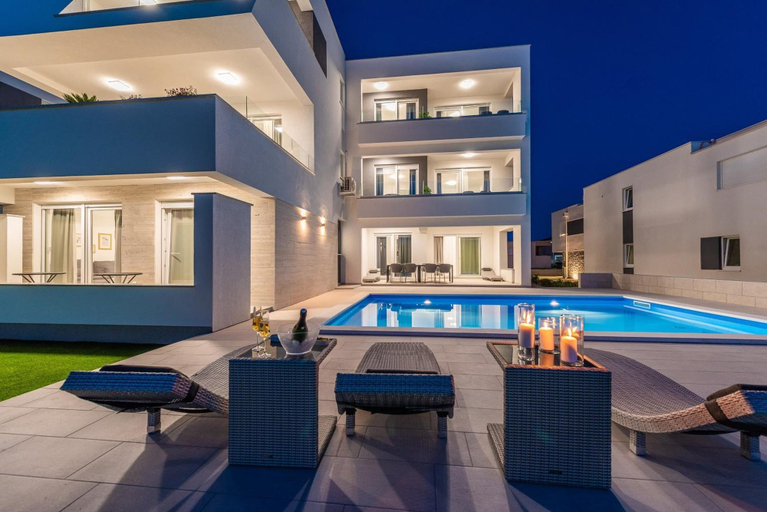 Sport & Beauty 4, Apartments & Rooms Pool Villas Maris, Novalja