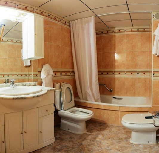 Bathroom 3, Imperial Salou Apartments, Tarragona