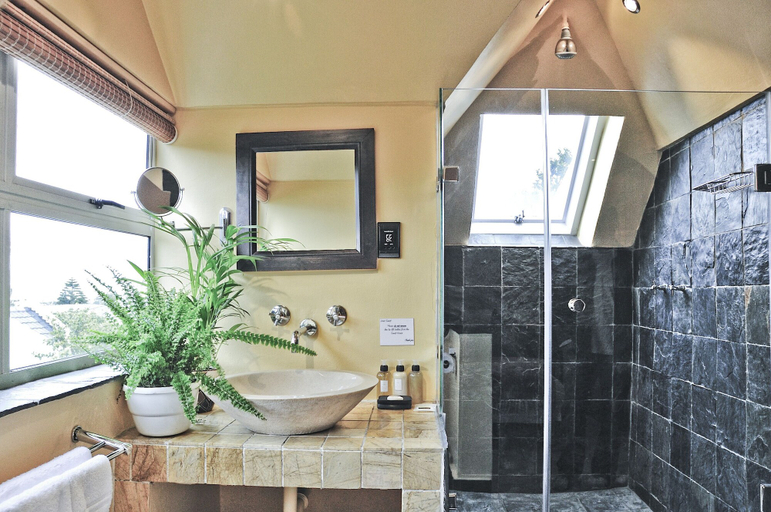 Bathroom 3, Mandalay Beach B & B, City of Cape Town