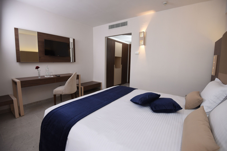 Bedroom 3, Lescure Business Hôtel and SPA, Mégrine