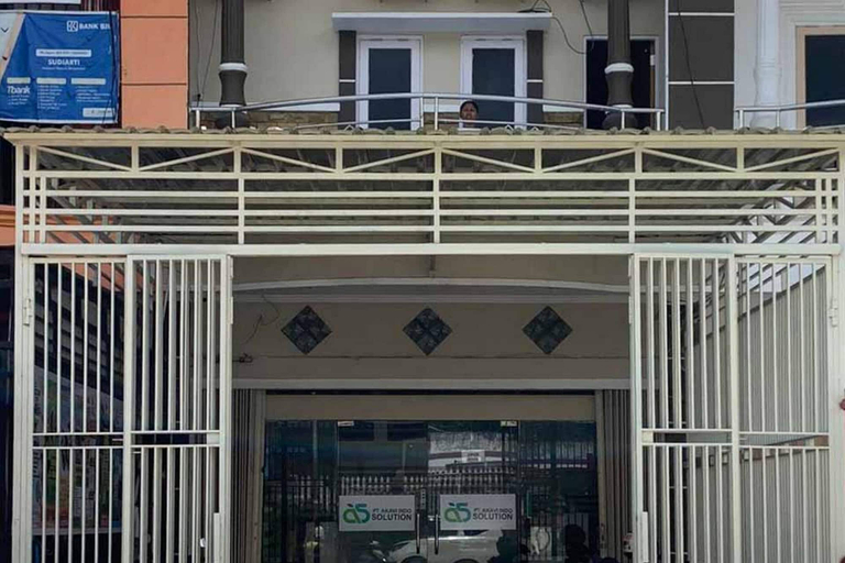 Exterior & Views, RedDoorz @ Kampkey Tanah Hitam, Jayapura