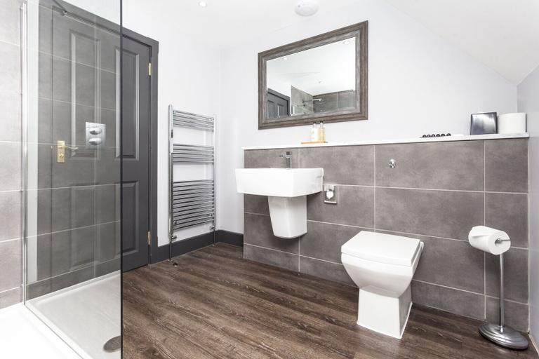 Bathroom 4, The Ship Inn, Essex