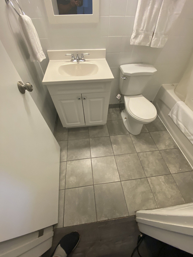Bathroom 4, Studio 1 Motel, Northumberland