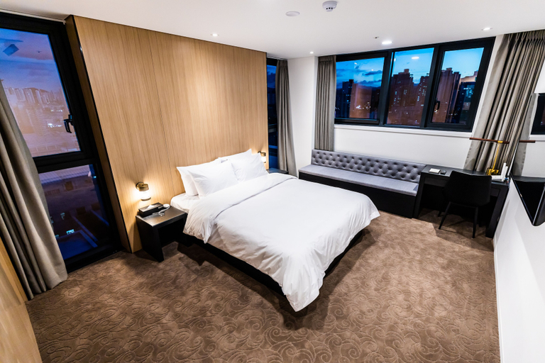 Bedroom 3, Ashton Hotel, Jung