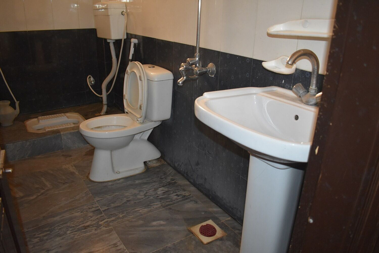 Bathroom, Hotel Royal Lodge, Islamabad