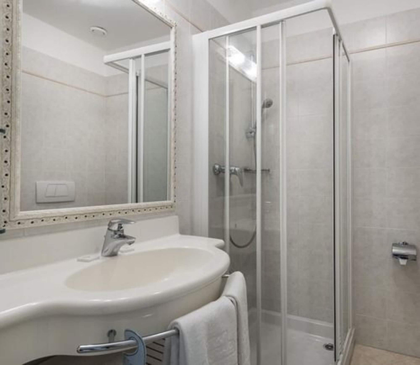 Bathroom 5, Hotel La Perla, Como