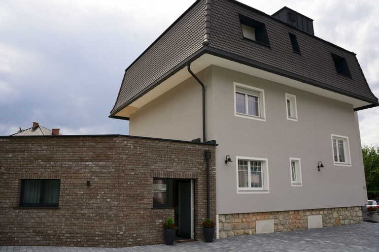 Exterior & Views 26