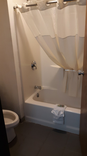 Bathroom 4, Pleasant Moose Lodge, Luce