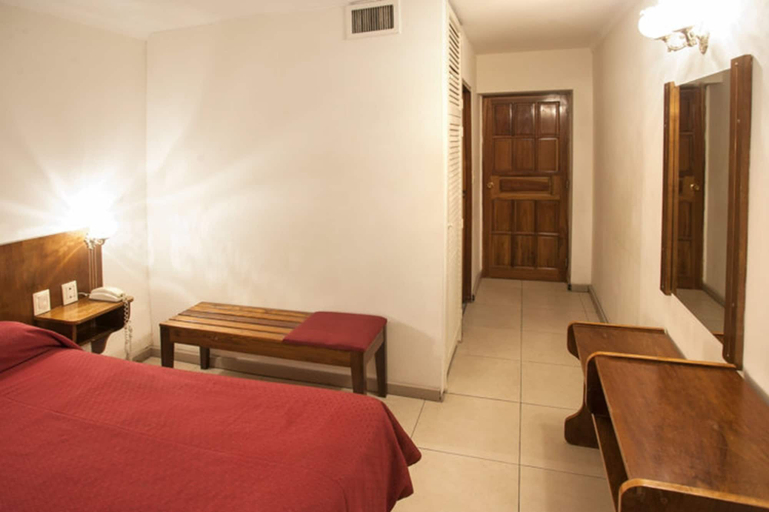 Bedroom 5, Gran Hotel Princess Gold, Capital