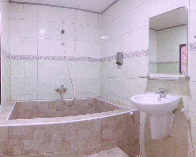 Bathroom 4, Feng Qing Motel, Pingtung
