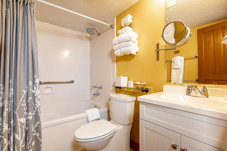 Bathroom 4, Hotel de la Monnaie, French Quarter, Orleans
