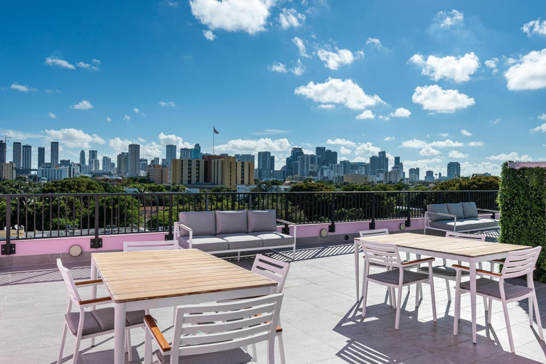 Food & Drinks, Pastel Apartments, Miami-Dade