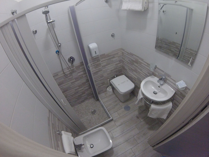 Bathroom 4, Runa Hotel, Napoli