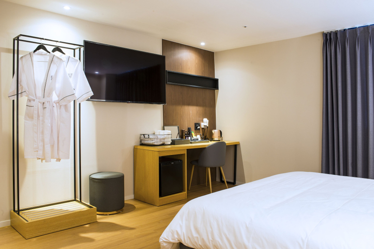 Bedroom 2, Gray 195, Gimhae