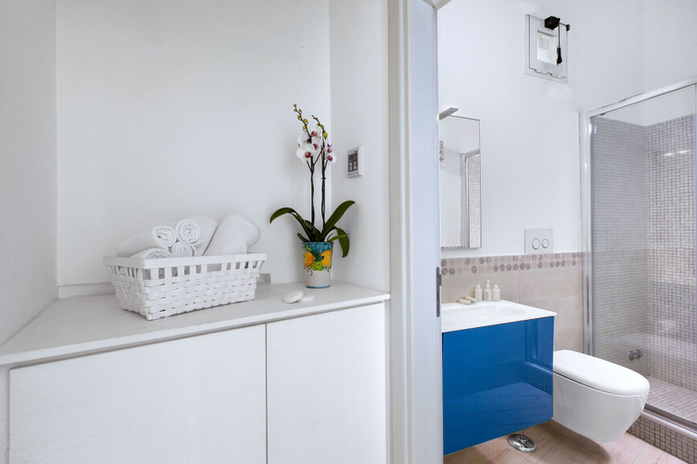 Bathroom 4, Villa Anna, Salerno