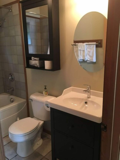 Bathroom 4, Les Chalets du Lac Grenier, Matawinie