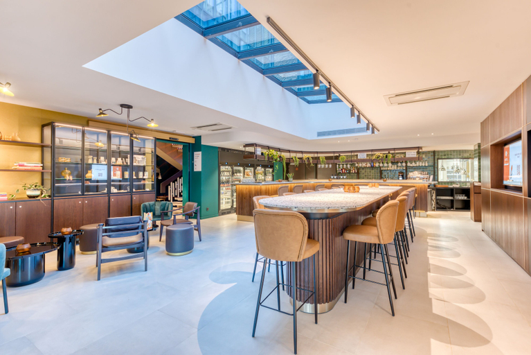 Food & Drinks 4, Mah Hotel, Hainaut