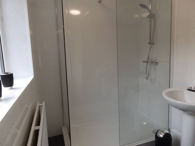 Bathroom 3, Forest Park House, Stoke-on-Trent