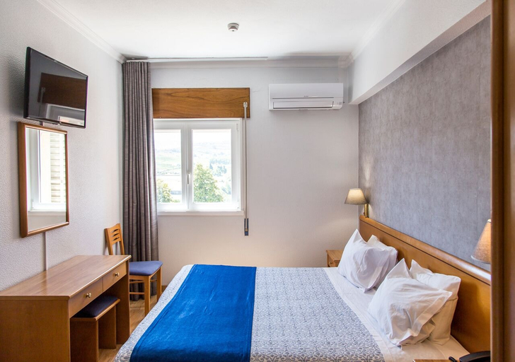 Bedroom 4, Hotel Columbano, Peso da Régua