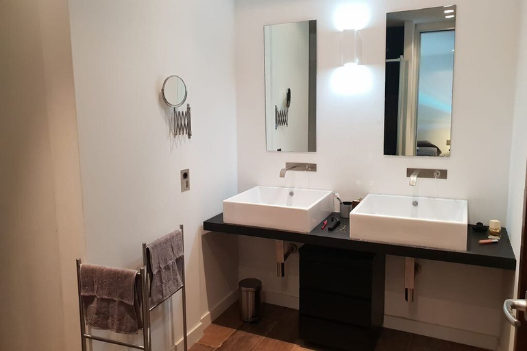 Bathroom, Villa Corinne, Catania